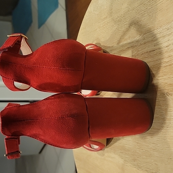 Red Sandals - Picture 4 of 4